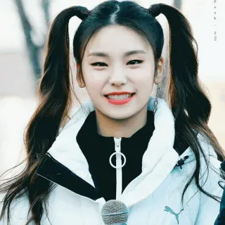 🌸 d6145eab Yeji ITZY kpop, 偶像, 女人, 歌手, 名人, yeji, itzy, 微笑 telegram sticker