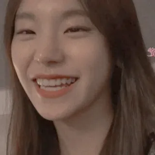 🌸 f7cf9897 女人, 微笑, 肖像, 脸, 快乐, 人 telegram sticker