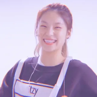 YEJI 황 by @anaphaliss 🐧🐚 telegram stickers