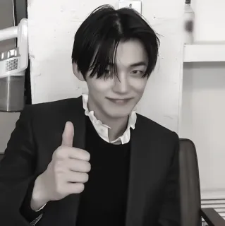 🛍️ 1237ff7e Duim omhoog, Koreaans, Man, Man, Persoon, Portret whatsapp sticker