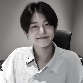 🛍️ fd7f0cde persoon, man, portret, zwart wit, oorbellen, casual whatsapp sticker