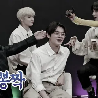 🍗 10198e29 뿡짝 เกาหลี, คน, แว่นตา, ยิ้ม, ผู้ชาย, ร่าเริง telegram sticker