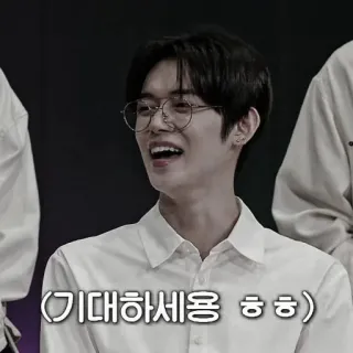 🍗 7f26373c 기대하세요 ㅎㅎ ผู้ชาย, แว่นตา, ยิ้ม, คน, คนเกาหลี telegram sticker