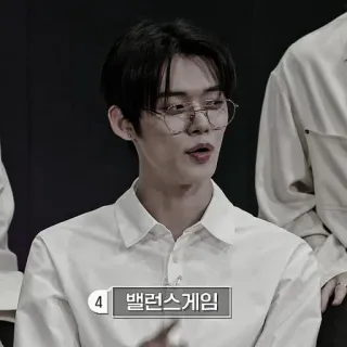 🍗 9766afa4 밸런스게임 kpop, เกาหลี, เกม, บันเทิง, ผู้ชาย, แว่นตา telegram sticker