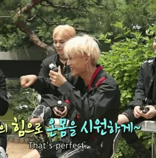 🇵🇬 38d580ef 의 힘으로 온몸을 시원하게~ personnes, coréen, groupe, hommes, assis telegram sticker