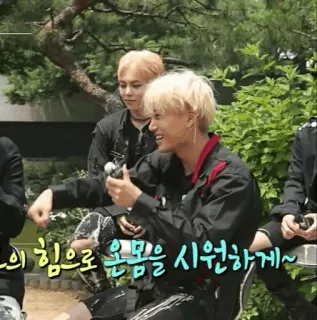 🇵🇬 a0416734 손의 힘으로 밴몸을 시원하게~ kpop, divertissement, gens, extérieur telegram sticker