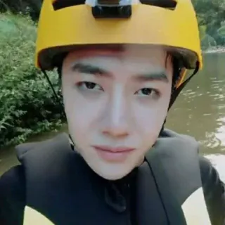 🤍 8cb3860a Person, Schwimmweste, Helm, Wasser, Draußen telegram sticker