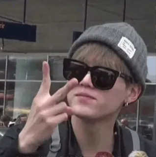 😎 9bbca625 personne, lunettes de soleil, bonnet, geste, doigt d'honneur, offensant telegram sticker