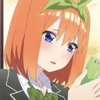 👒 9ee9d312 Yotsuba Nakano The Quintessential Quintuplets 애니, 소녀, 귀여운, 캐릭터, 웃는, 주황색 머리, 초록색 리본, 교복 telegram sticker