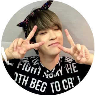 ✌️ 6ae01e2c FIGHT THE BOTH BEG TO CRY человек, знак мира, повязка на голову, улыбка, закрытые глаза, корейский telegram sticker