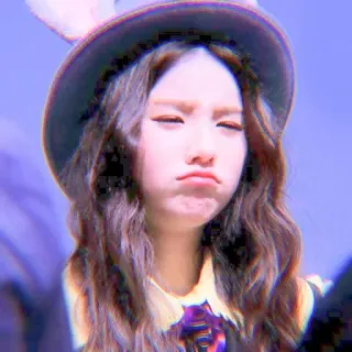 😕 717ae879 fille, chapeau, mignon, moue, oreilles de lapin, mode whatsapp sticker