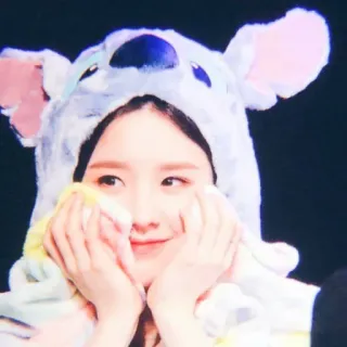 ☺️ cc27dc3d femme, portrait, chapeau, joyeux, mignon, fille whatsapp sticker