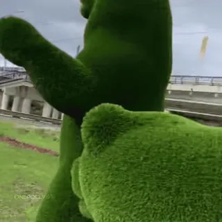 🌟 a951a864 หมี, สีเขียว, สนามหญ้า, รูปปั้น, หญ้า telegram sticker