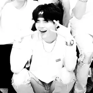 🛸 53def196 pessoa, homem, coreano, sinal de paz, celebridade, sorrindo whatsapp sticker