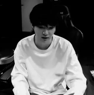 🛸 b25cb4a7 Suga suga, bts, min yoongi, kpop, idol, músico, cantor whatsapp sticker