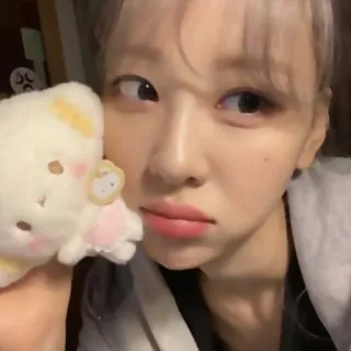 ✨ f7df9bd3 selfie, wanita, potret, imut, boneka whatsapp sticker