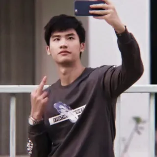 🕸 ef26e84b FEATHERWEIGHT Selfie, Đàn ông, Dấu hiệu hòa bình, Thường ngày, Chân dung telegram sticker