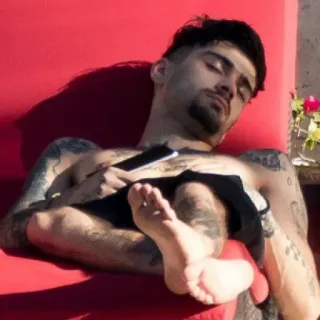 🔦 6bcc6240 사람, 남자, 휴식, 수면, 문신 telegram sticker