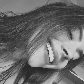 ✨ d0882823 여자, 웃는, 사람, 인물, 흑백 telegram sticker