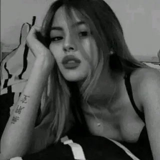 ✨ e4d6ba7f 如何爱一个人 여자, 인물사진, 사람, 누워있는, 턱, 머리카락, 문신 telegram sticker