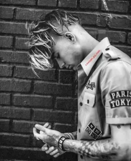 😔 380f443a Loosen_up,man Pria, Orang, Dinding, Hitam putih, Pakaian, Batu bata, Cowok telegram sticker