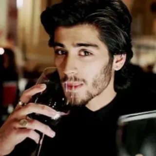 ☘ 4cb50356 Zayn Malik penyanyi, pria, potret, minuman, gelas, Zayn Malik telegram sticker