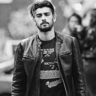 🖤 957b91ba Guilty Orang, Pria, Jaket kulit, Hitam putih, Potret, Jenggot, Gaya rambut, Fesyen telegram sticker