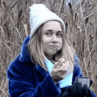 🥪 4cc9fb2f 女性, 冬, 帽子, 食事, 屋外, 青いコート telegram sticker