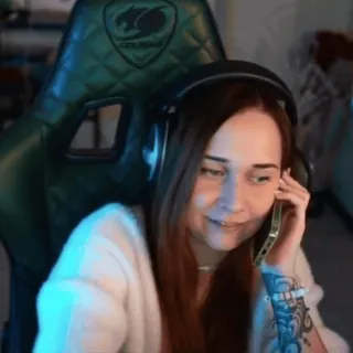 🤳 57b276ee 女性, ヘッドセット, ゲーマー, 笑顔, ポートレート, コミュニケーション, 通話 telegram sticker