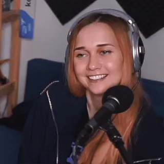 👉 a2ba363c 女性, 人, 笑顔, ヘッドホン, マイク, ポートレート telegram sticker