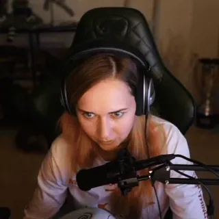 😮 b91cd98a 女性, ヘッドホン, ゲーマー, 配信, 人, マイク telegram sticker