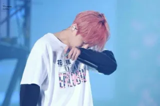 ☹️ 5892e3f4 花樣年華 kpop, sänger, auftritt, idol telegram sticker