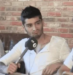 ♥️ 060310b8 Zayn Malik celebrity, singer, Zayn Malik, interview, funny face, microphone, one direction whatsapp sticker