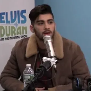 🦄 3b02216d Zayn Malik ELVIS DURAN
AND THE MORNING SHOW celebrity, singer, zayn malik, elvis duran, morning show whatsapp sticker
