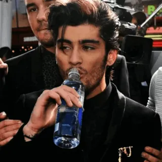 🥤 c7924f7a Zayn Malik zayn, malik, singer, celebrity, water, drink whatsapp sticker